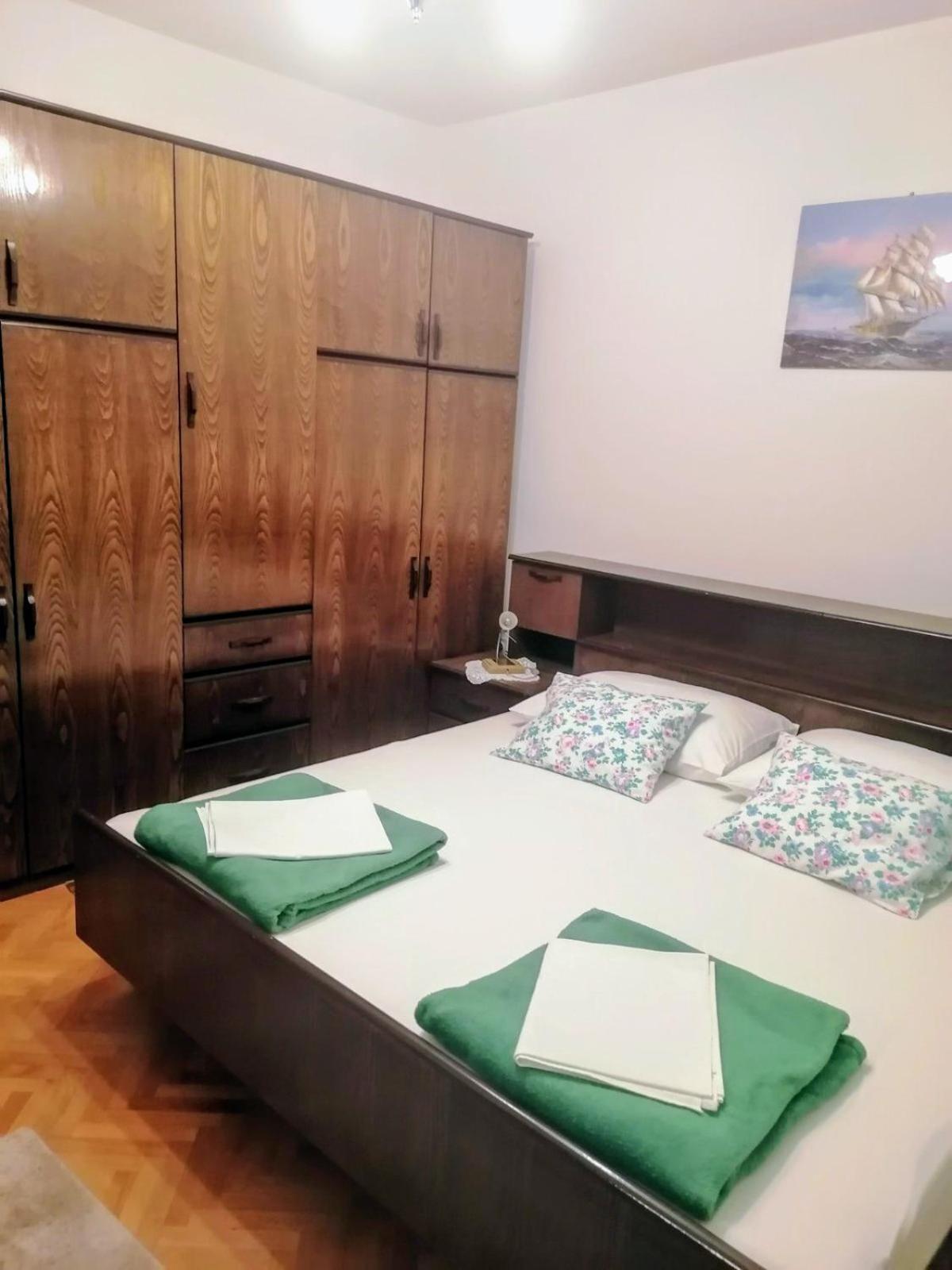 Apartman Tralje セニ エクステリア 写真