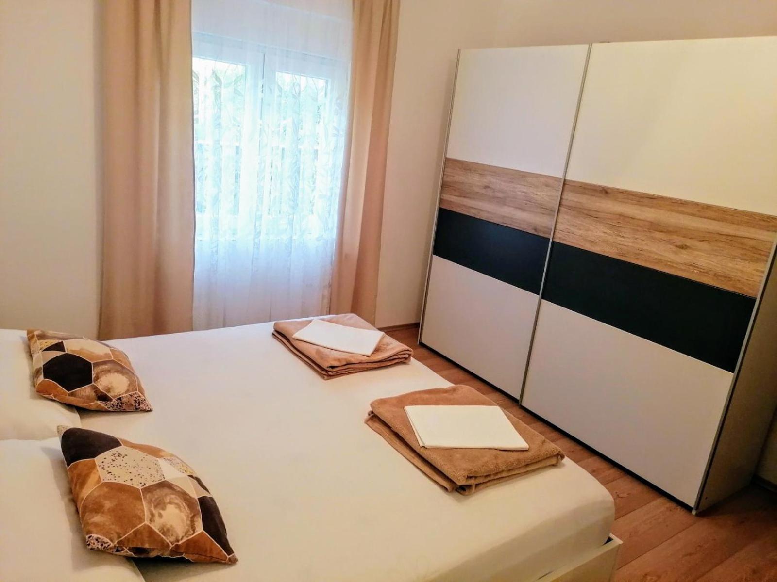 Apartman Tralje セニ エクステリア 写真