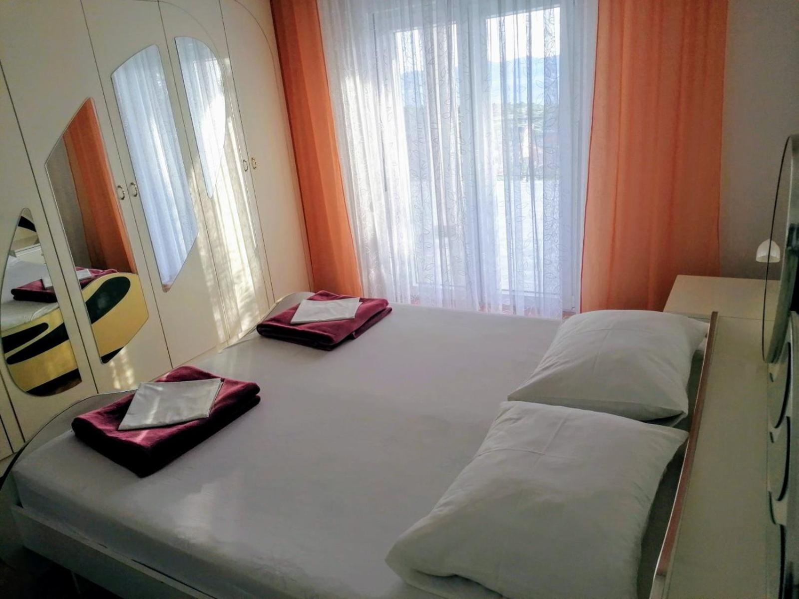 Apartman Tralje セニ エクステリア 写真