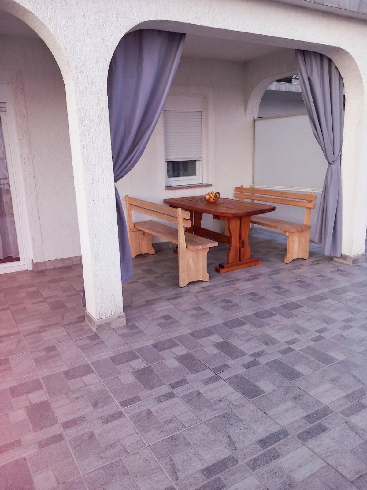 Apartman Tralje セニ エクステリア 写真